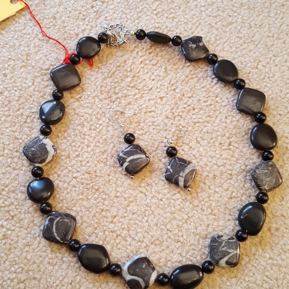 Necklace and earrings set